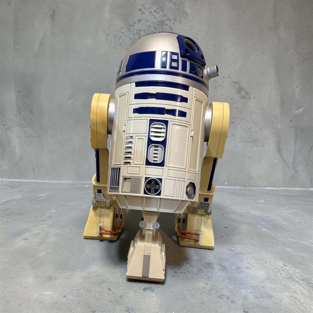 Hasbro Star Wars 2002 Voice Activated Interactive R2-D2 Astromech Droid